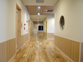 Ishinomaki-Higashi Nursery School December 2013 Construction completion. Corridor (first floor)