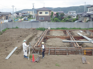 石巻ひがし保育園建設中　2013年7月　アンカーボルトセット位置　最終確認状況